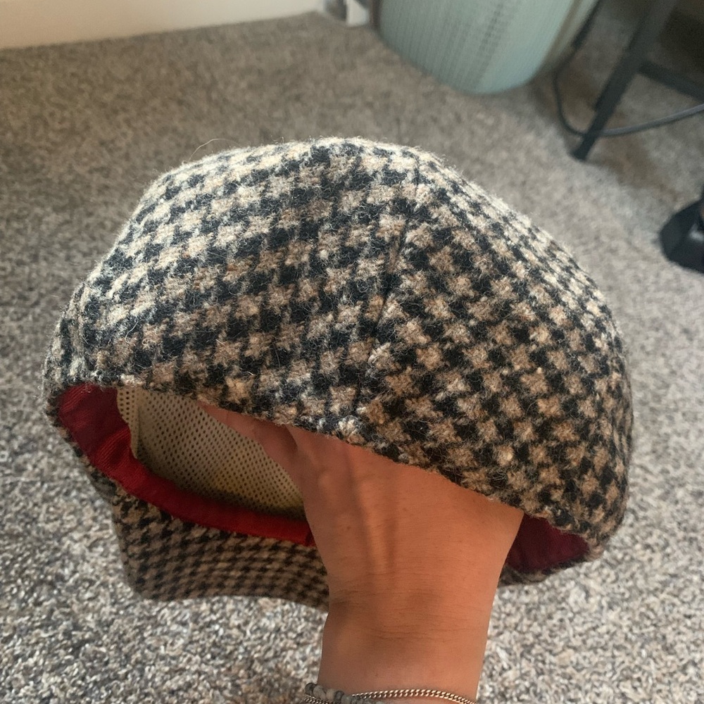 New Christy’s Wool Houndstooth Cap - Picture 3 of 6